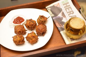 Onion Pakora / Onion Pakoda / Onion Pakodi / Vengaya pakoda / Crispy Onion Fritters