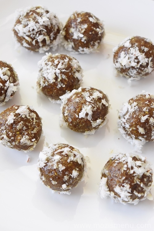 Coconut Dates Energy Bites / Energy Balls