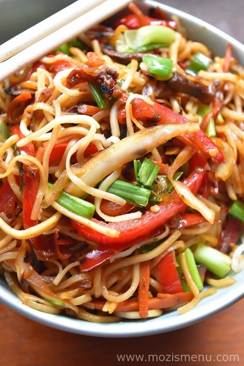 Indo-Chinese Veg Hakka Noodles / Chow Mein