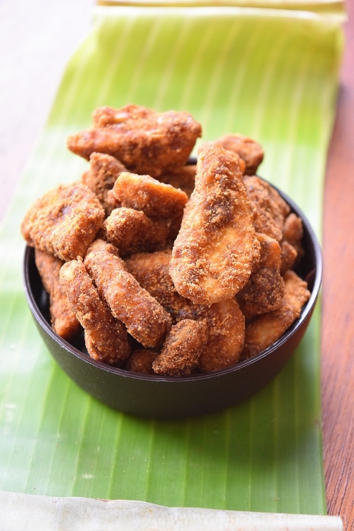 Sarkkara Upperi / Varatti / Puratti - Jaggery Banana Chips