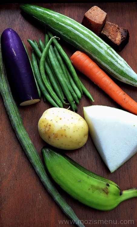 Aviyal / Avial / Kerala Mixed Vegetable Coconut Gravy