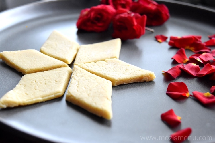 Kaju Katli / Kaju Barfi / Cashew Slice Kaju Katli / Kaju Barfi / Cashew Slice