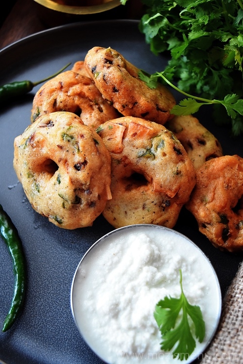 Medu Vada / Medhu Vada / Urad Dal Vada / Ulundu Vadai Medu Vada / Medhu Vada / Urad Dal Vada / Ulundu Vadai