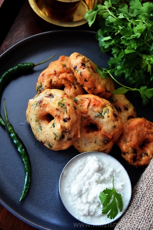 Medu Vada / Medhu Vada / Urad Dal Vada / Ulundu Vadai Medu Vada / Medhu Vada / Urad Dal Vada / Ulundu Vadai