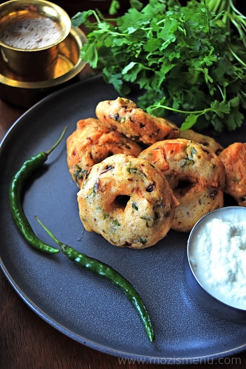 Medu Vada / Medhu Vada / Urad Dal Vada / Ulundu Vadai Medu Vada / Medhu Vada / Urad Dal Vada / Ulundu Vadai